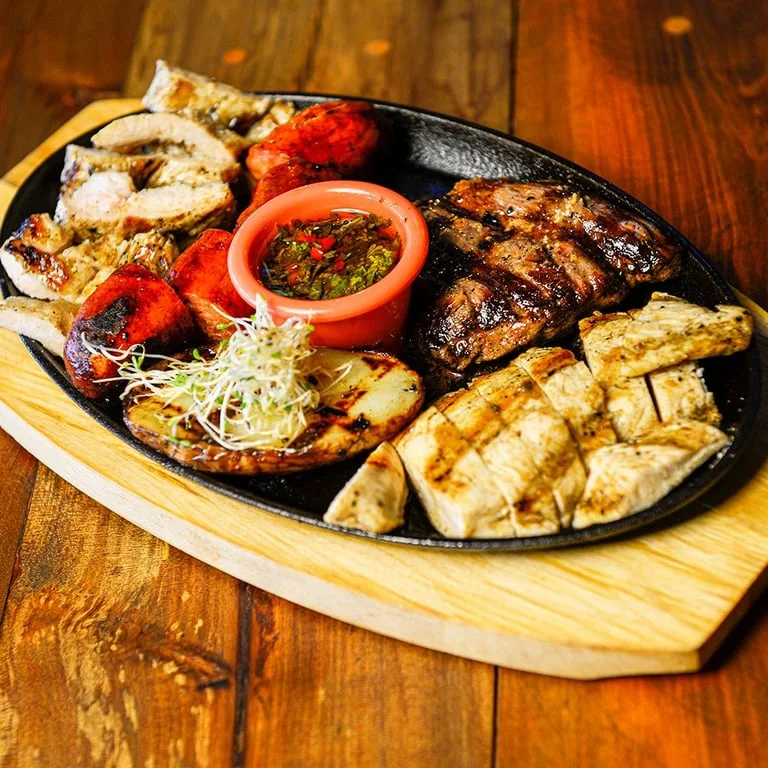 Tabla de carnes a la parrilla para compartir